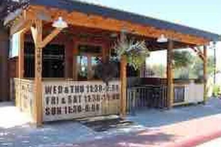 Country Charmer Single Story Cottage Pet Friendly Loomis Exterior photo